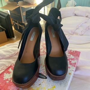 Kimchi Blue Wood Heeled Wedges (size 8)